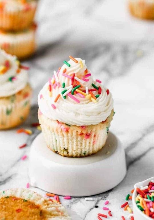 Funfetti Cake Mix Cupcakes