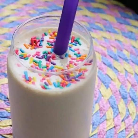 Funfetti Cake Mix Smoothie