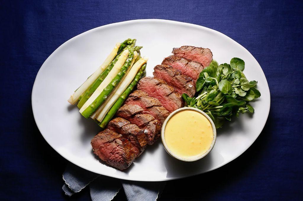 Grilled Beef Tenderloin with Asparagus and Hollandaise