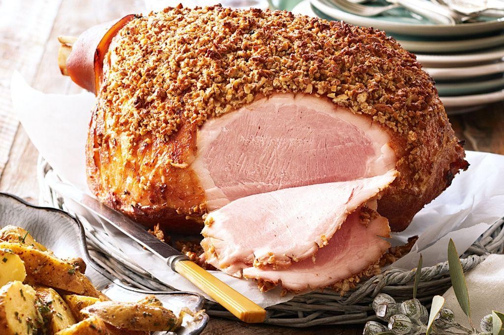Honey Baked Ham with Pecan Crust