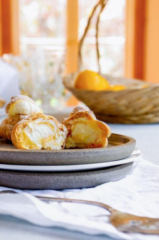 Lemon Curd Choux Pastry