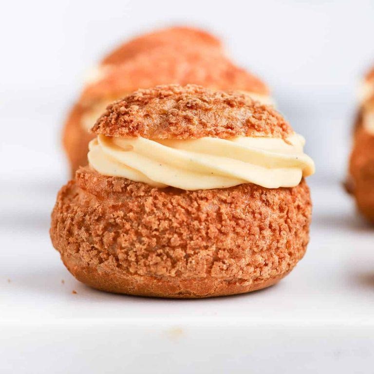 Praline Crunch Choux
