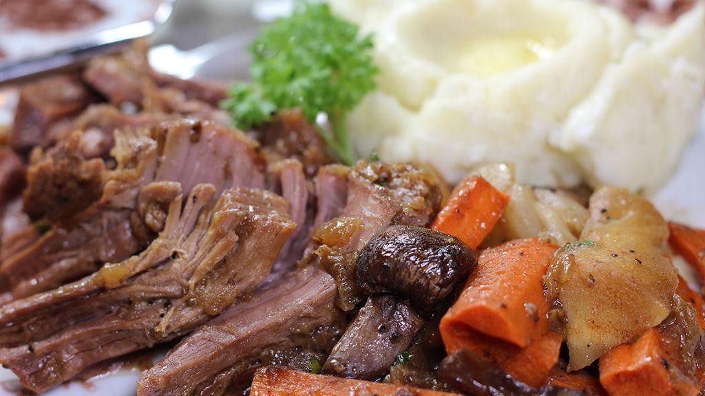 Roast Beef with Garlic Mashed Potatoes