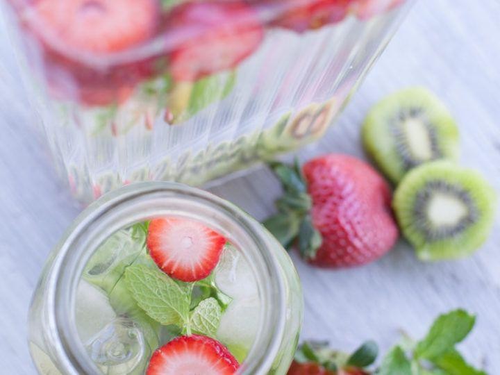 Strawberry and Kiwi Detox Juice