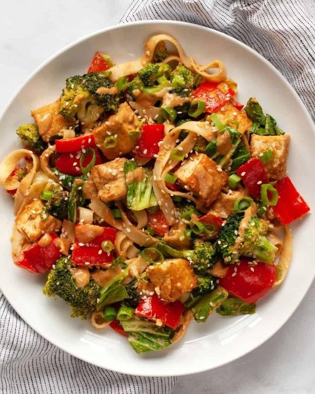 Tofu and Vegetable Stir Fry with Peanut Sauce