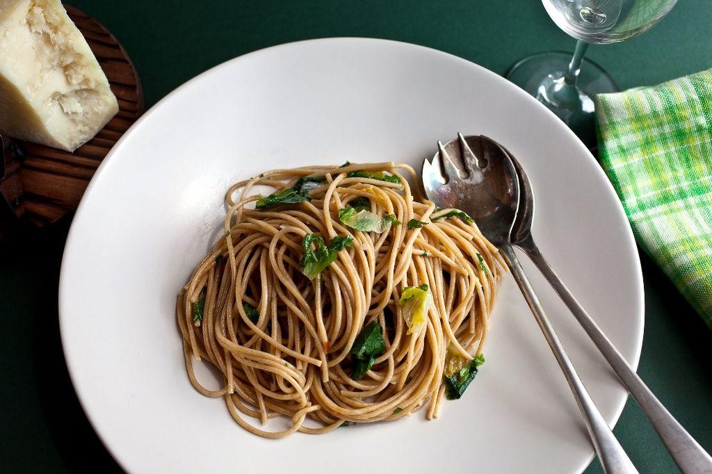 Whole Wheat Pasta with Olive Oil and Garlic
